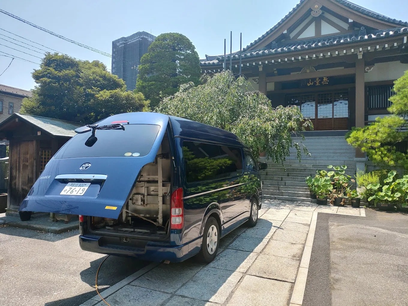 アーバンペット葬儀社の火葬車